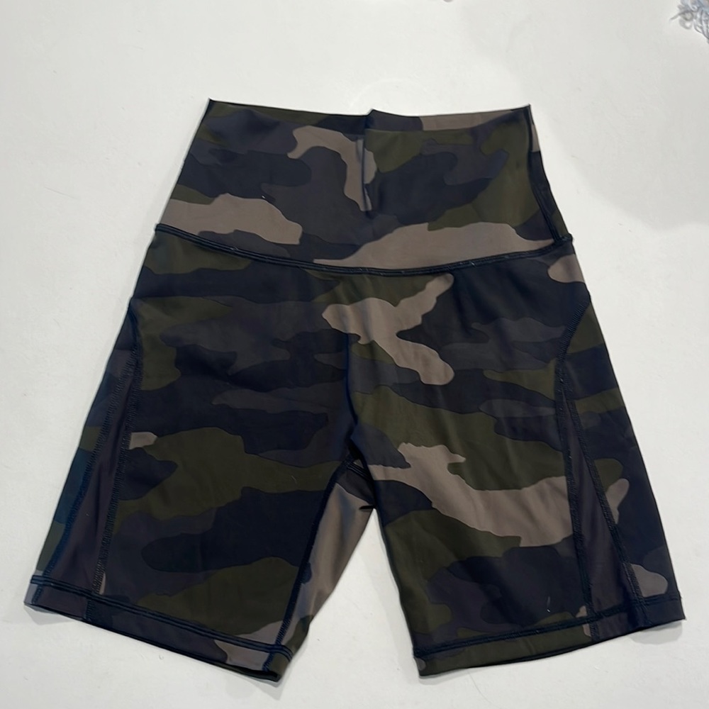 Aerie off-line camo shorts
